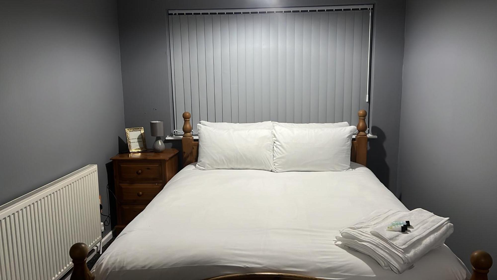 Becky'S Lodge - Strictly Single Adult Room Stays - No Double Adult Stays Allowed Solihull Exterior photo