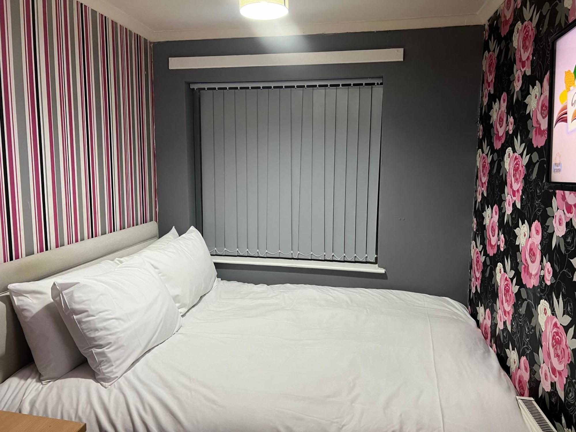 Becky'S Lodge - Strictly Single Adult Room Stays - No Double Adult Stays Allowed Solihull Exterior photo