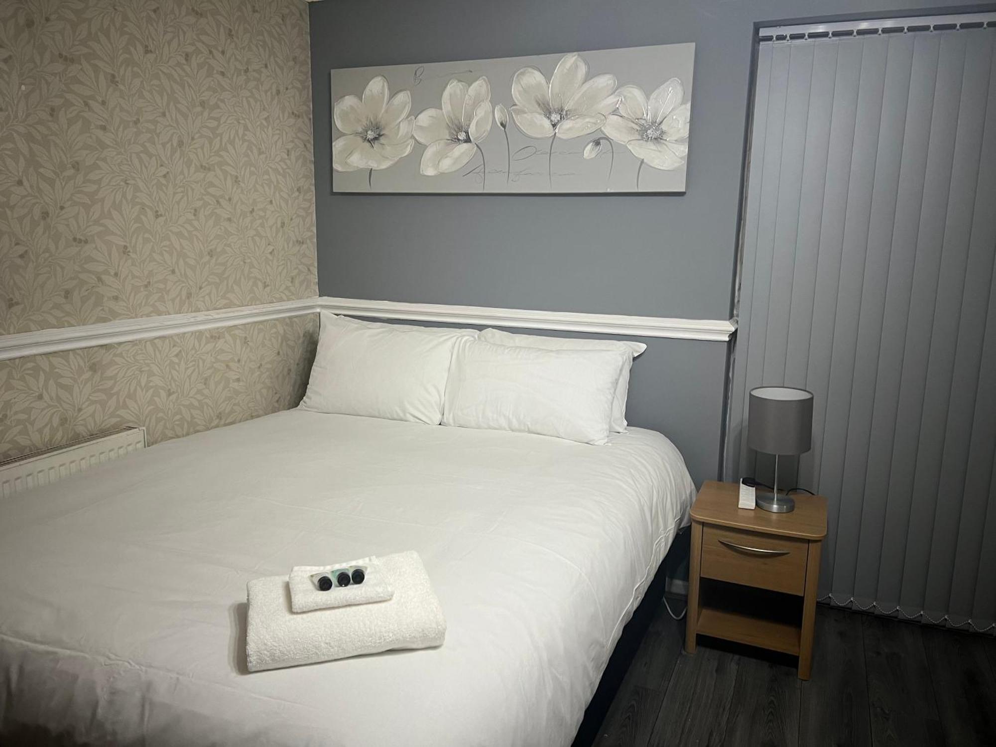 Becky'S Lodge - Strictly Single Adult Room Stays - No Double Adult Stays Allowed Solihull Exterior photo